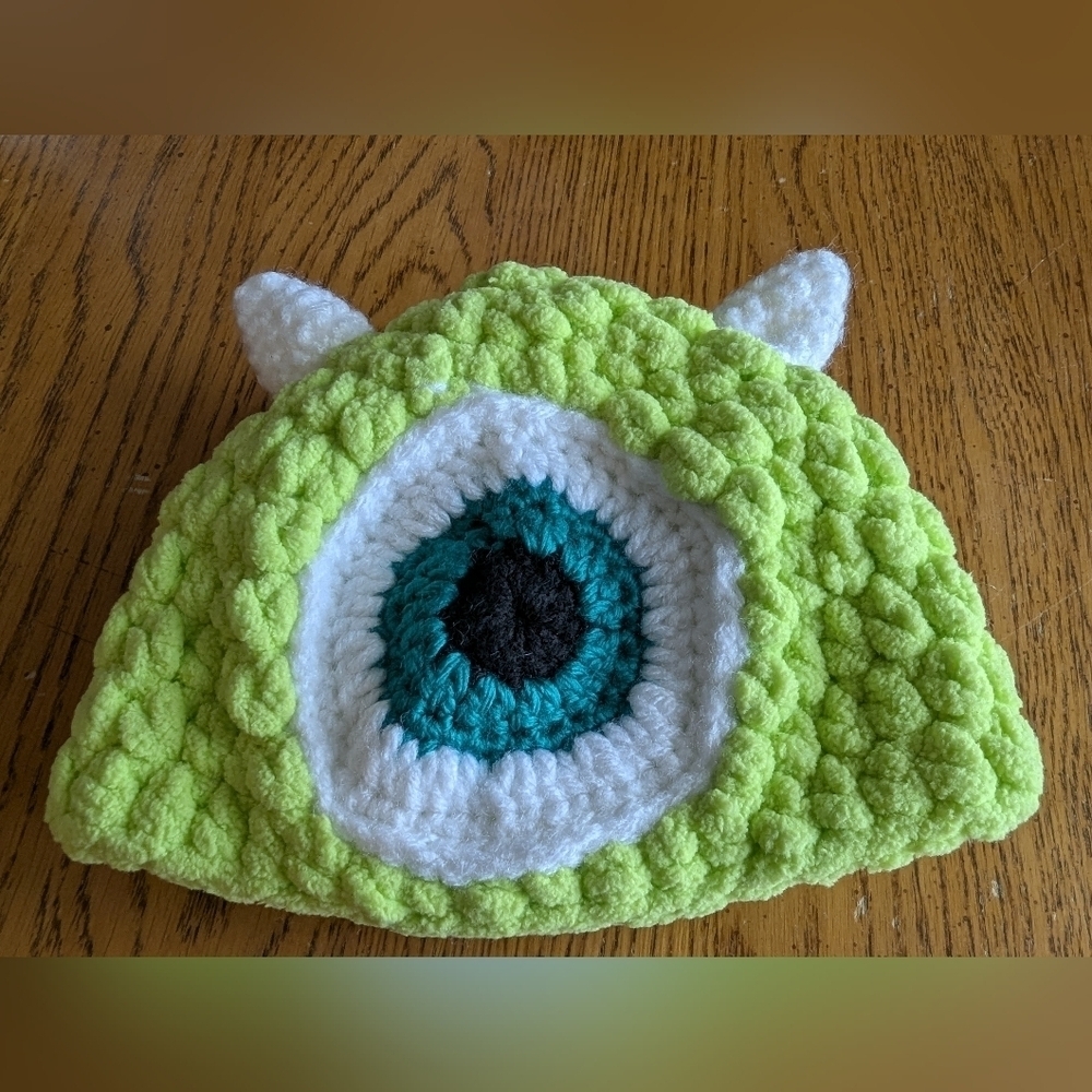 🍁Disney Pixar Monsters inc. Mike Wazowzski hat beanie with 3D horns! 0-9 Months